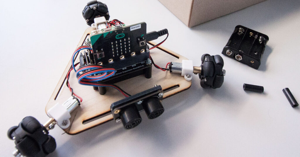 Learn how this robotics kit can fit into your STEM program and how to use it in distance learning.